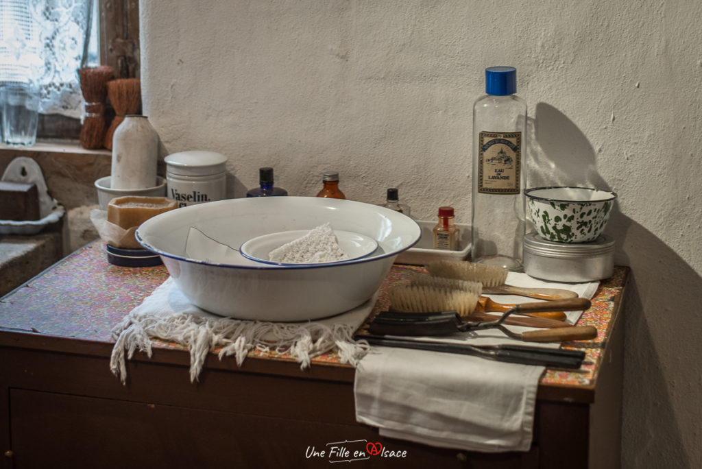 salle-de-bain-maison-rurale de-loutre-foret-kutzenhausen@Céline-Schnell-Une-Fille-En-Alsace-2020