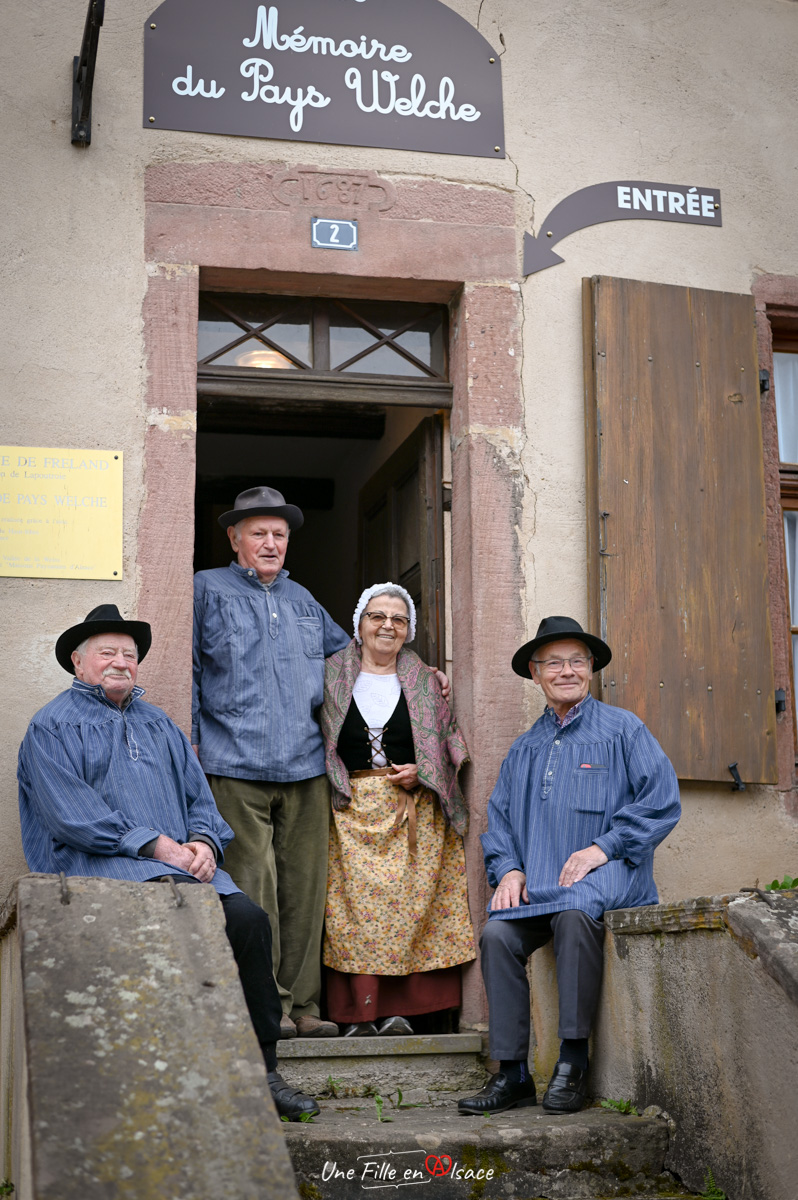 guides-benevoles-musee-pays-welche-Celine-Schnell-Une-Fille-En-Alsace-2022