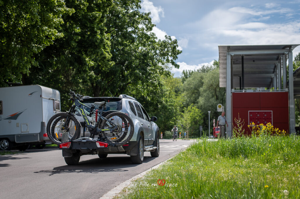 circuit-velo-plittersdorf-seltz-allemagne-une-fille-en-alsace