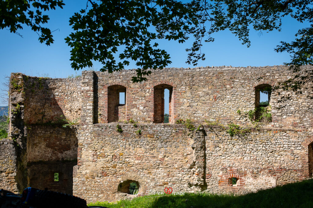 chateau-de-ferrette-sundgau-Une-Fille-En-Alsace-2024