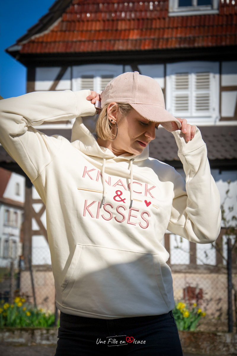 sweat Knack & Kisses Collection Bretzel & Blush par Une fille en alsace