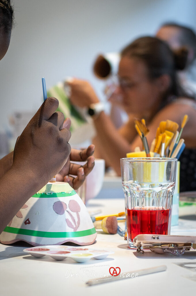 atelier-peinture-sur-ceramique-Manifik-ceramic-coffee-shop-strasbourg-Une-Fille-En-Alsace-2025