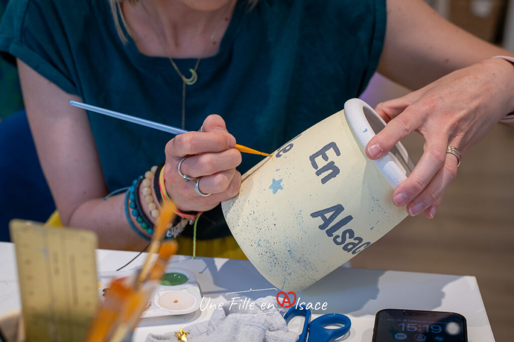 atelier-peinture-sur-ceramique-Manifik-ceramic-coffee-shop-strasbourg-Une-Fille-En-Alsace-2025