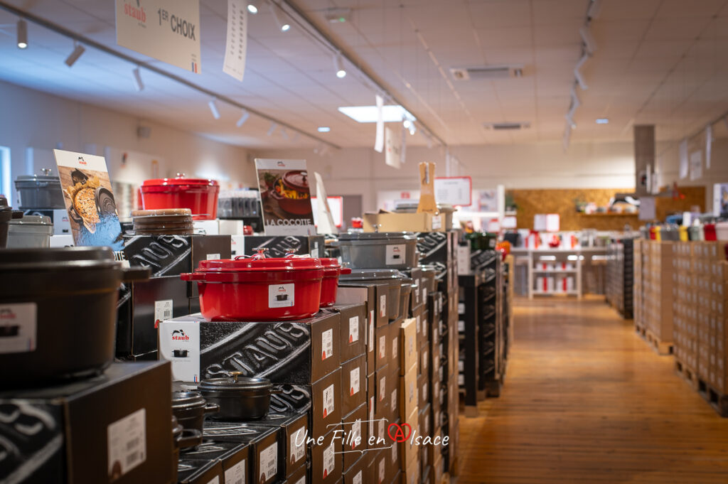 Magasin-d-usine-STAUB-Turckheim-Une-Fille-En-Alsace-2025