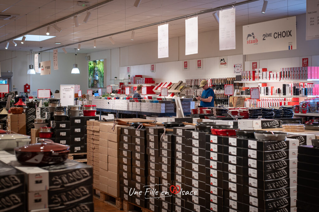 Magasin-d-usine-STAUB-Turckheim-Une-Fille-En-Alsace-2025