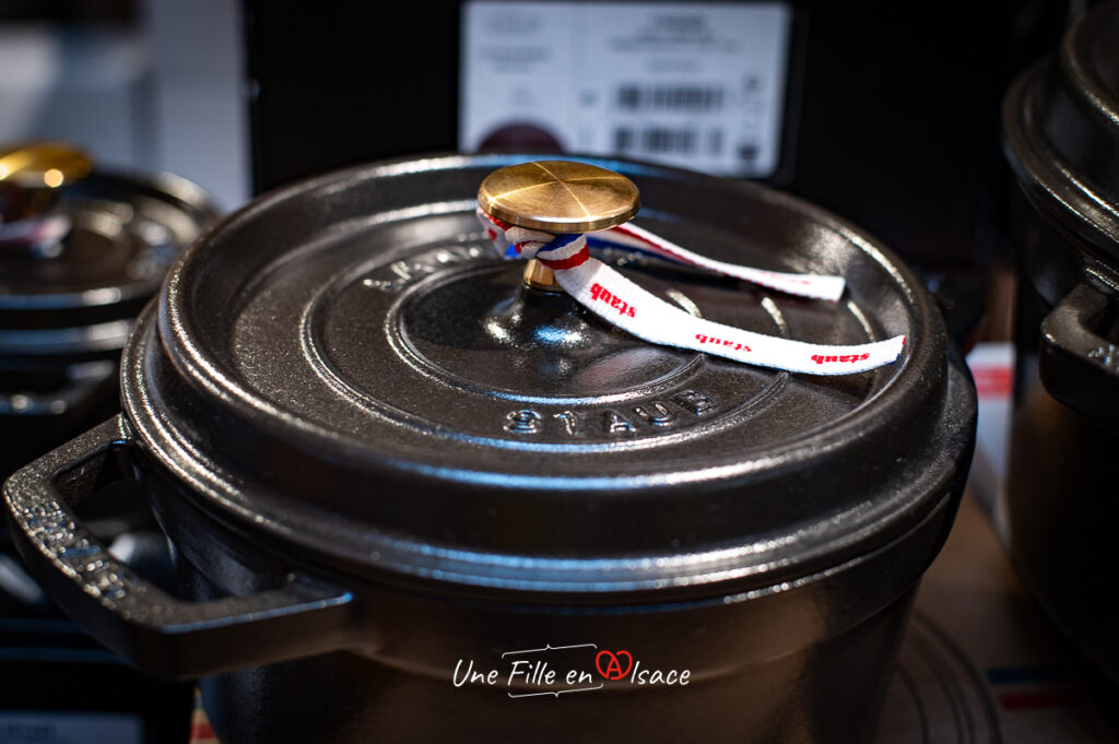 Cocotte-STAUB-fonte-noir-Turckheim-Une-Fille-En-Alsace-2025