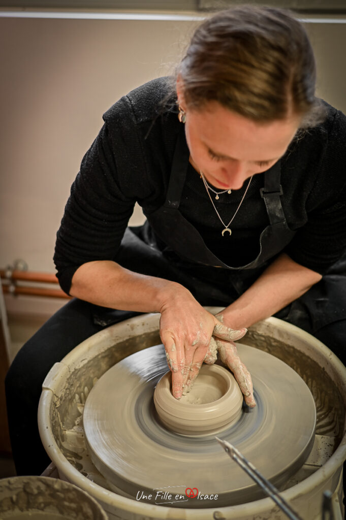 atelier-de-poterie-de-Marilyne-Meistratzheim-Une-Fille-En-Alsace