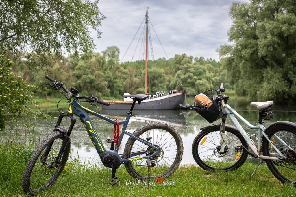 circuit-velo-pamina-bateau-heini-allemagne-une-fille-en-alsace